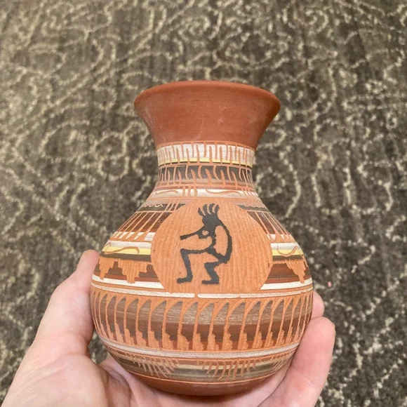 Signed pottery piece - Picture 3 of 5